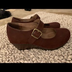 Like new dansko Sandra raisin color